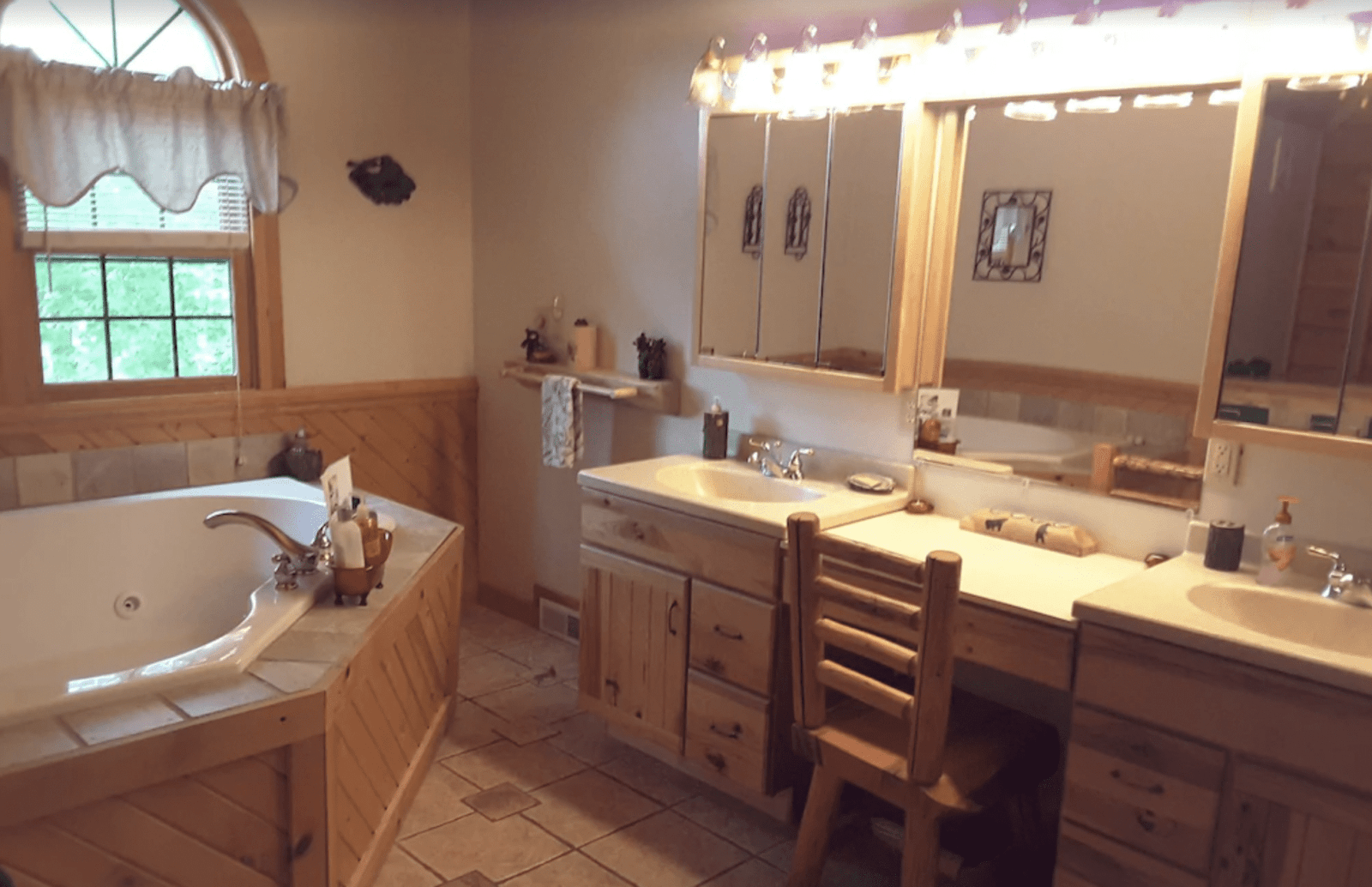 The BEST Romantic Getaways in Indiana with Hot Tubs