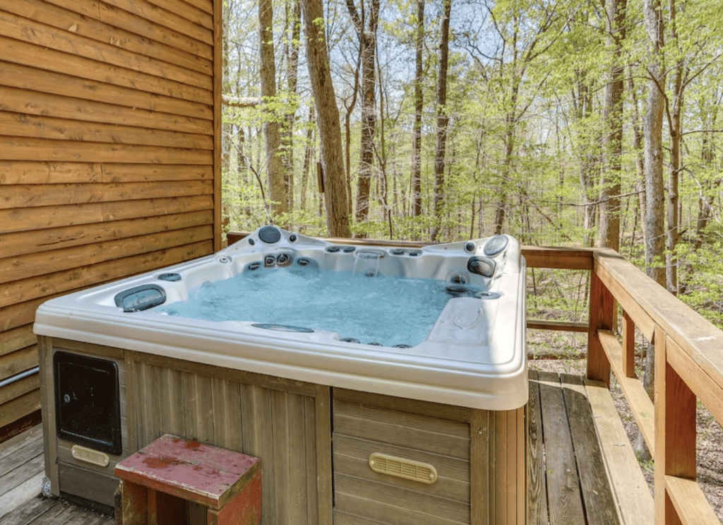 The BEST Romantic Getaways in Indiana with Hot Tubs