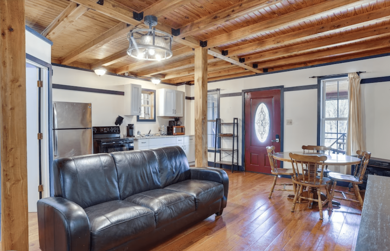 The BEST Romantic Getaways in Indiana with Hot Tubs