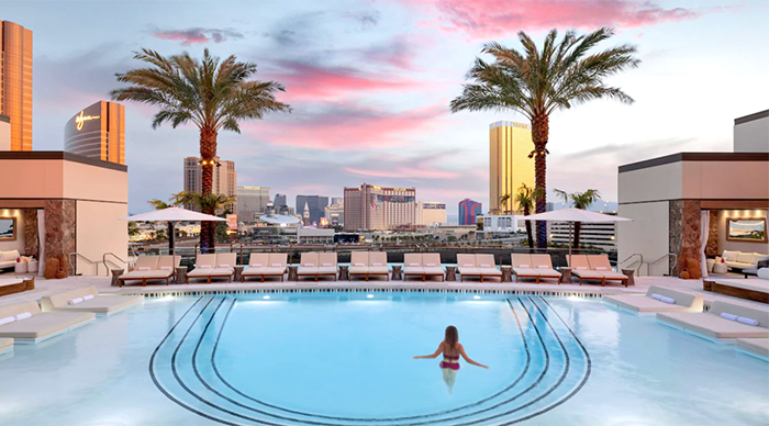 Las vegas hotels with heated pools in winter